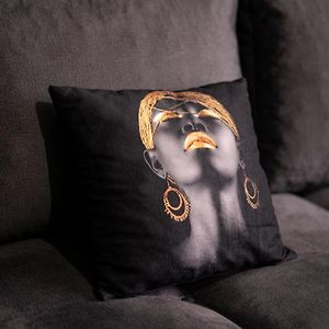 Studio Lit King-Size
